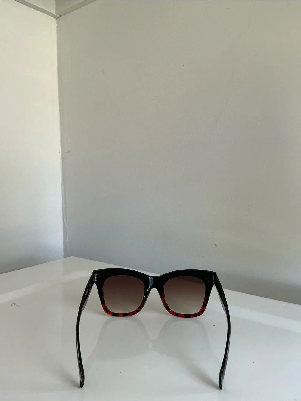 Women's Cat-Eye Gradient Sunglasses - Black to Tortoise Accent